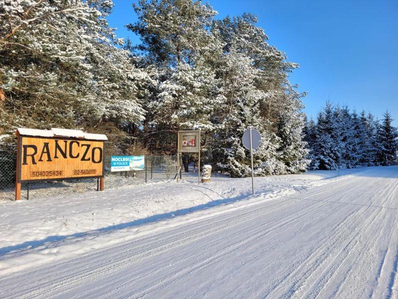 Osrodek Wypoczynkowy Ranczo Hotel Okuninka Kültér fotó